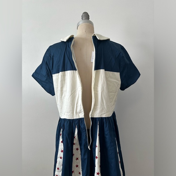 Her Universe x The Dress Shop Disneyland Captain America Dress Size XL NWT - Picture 8 of 8